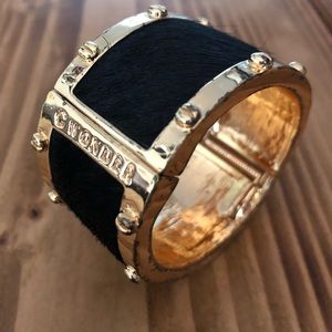 Hinged oval bangle